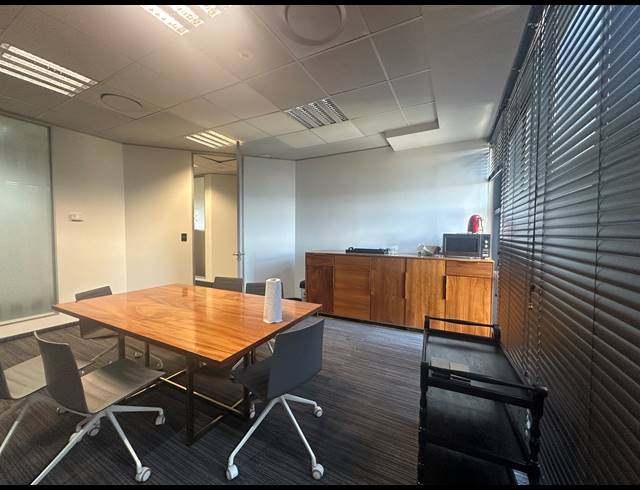 61M² OFFICE TO LET IN SANDTON CENTRAL